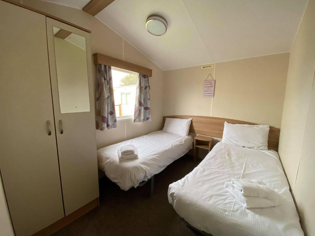Holiday In Caravan Millom Exterior foto