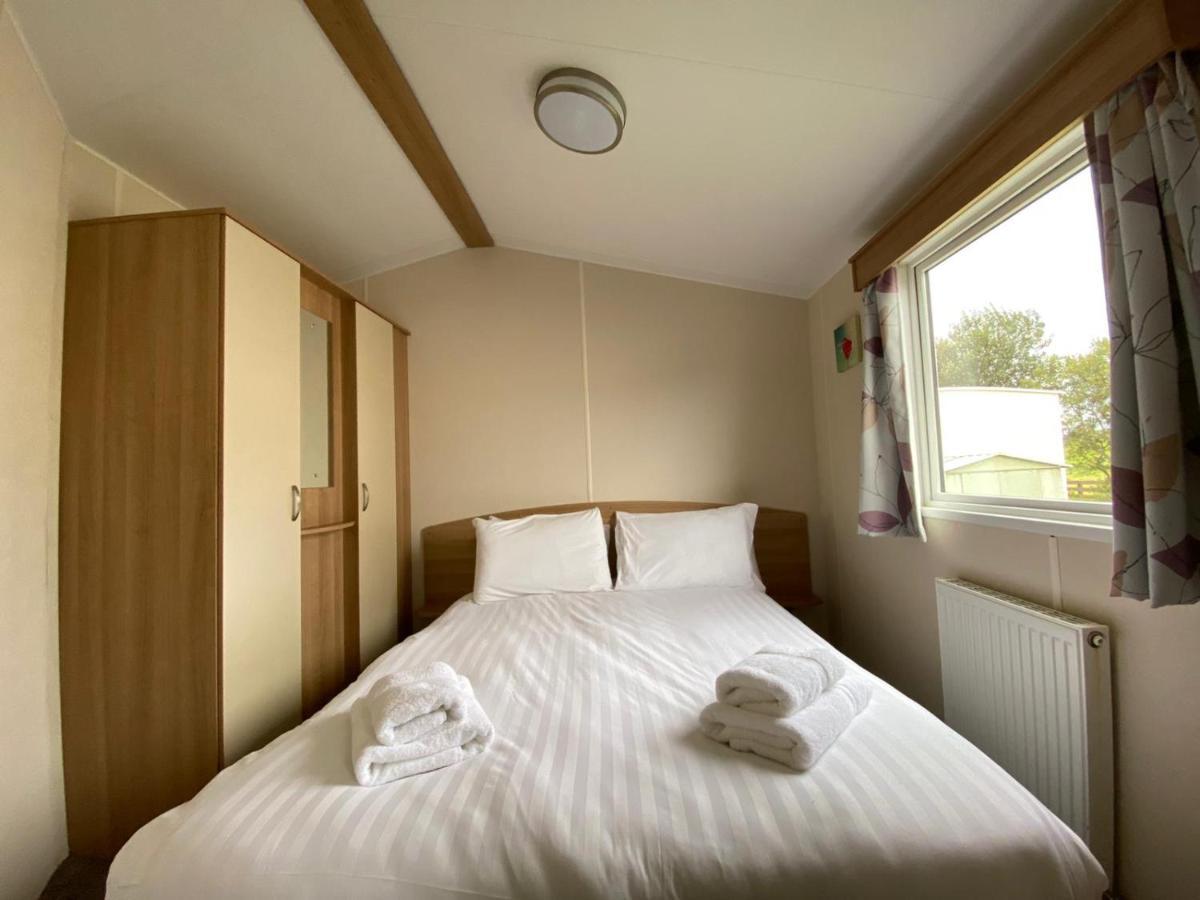 Holiday In Caravan Millom Exterior foto